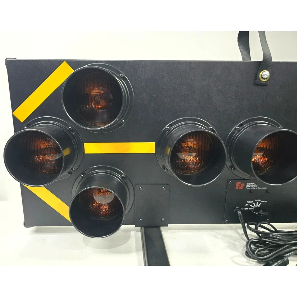 Vintage Federal Signal Amber Traffic Arrow Directional Warning Light Board WORKS